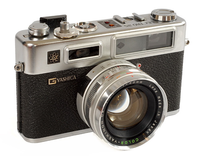 Favourite Cameras: Yashica Electro 35 GSN - Film AdvanceFilm Advance