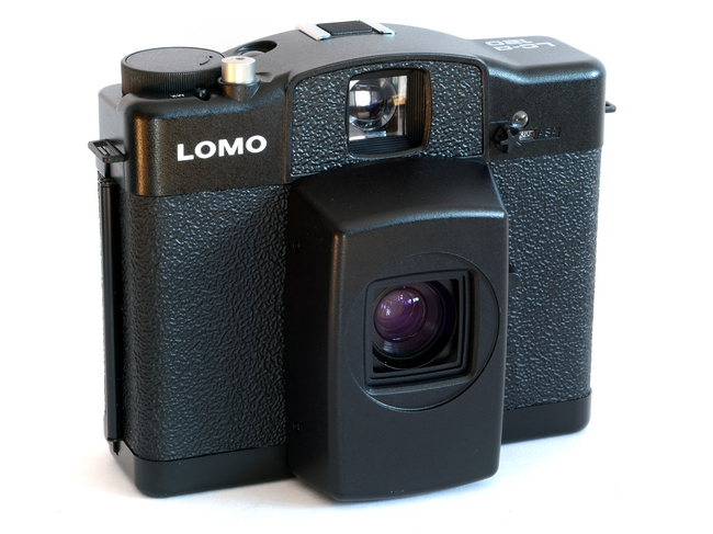 Review: Lomo LC-A 120 Camera - Film AdvanceFilm Advance